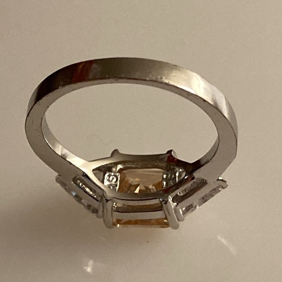 NWOT - Silvertone Square Champaigne Ring W/Flanking Trillium CZ Stones - Sz 7.25 - Picture 5 of 10